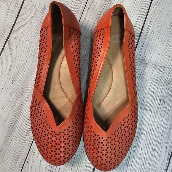 Dansko Shoes - Dansko sz 36 salmon pink slip on flats